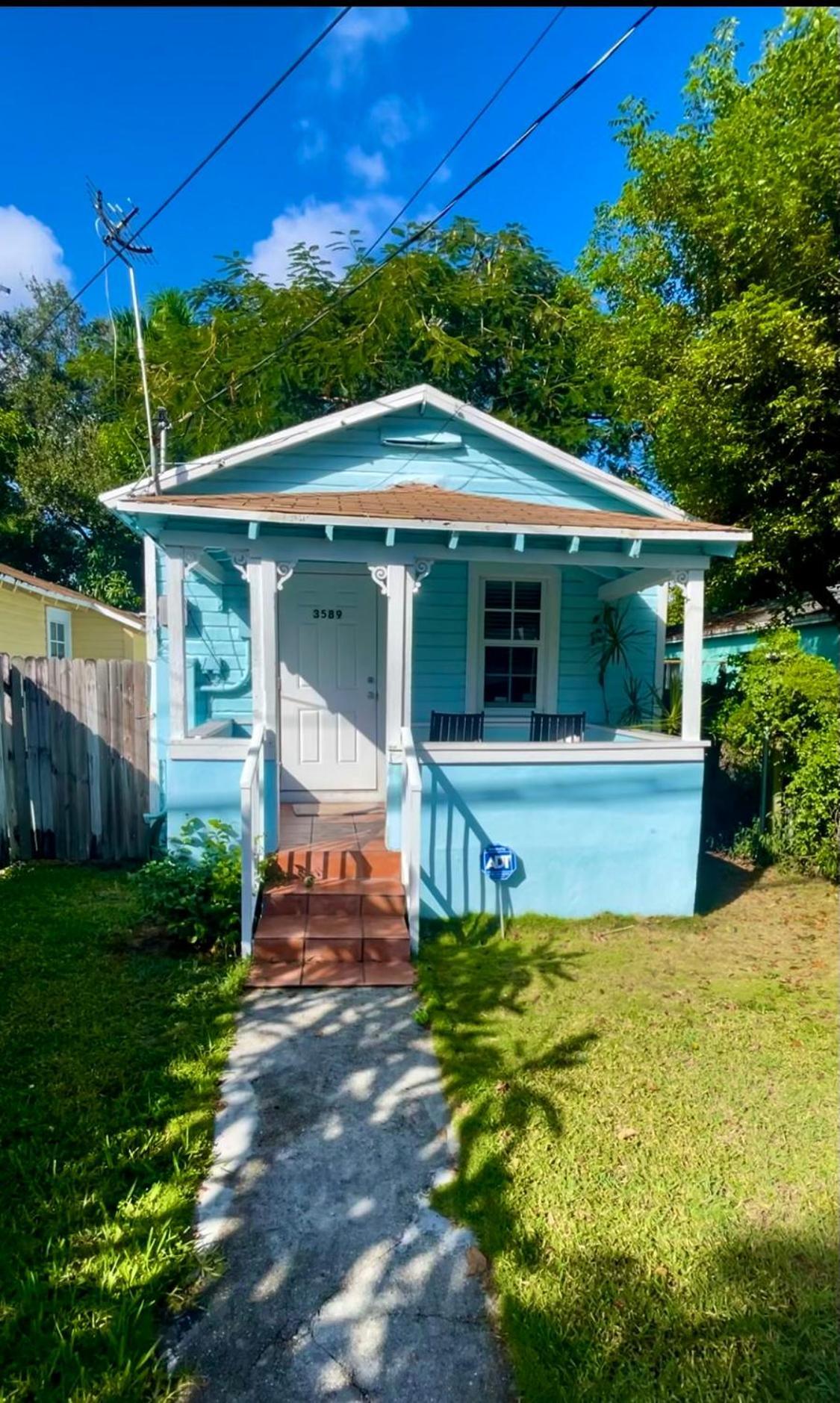 Key West Style Historic Home In Coconut Grove Florida, The Blue House Маями Екстериор снимка